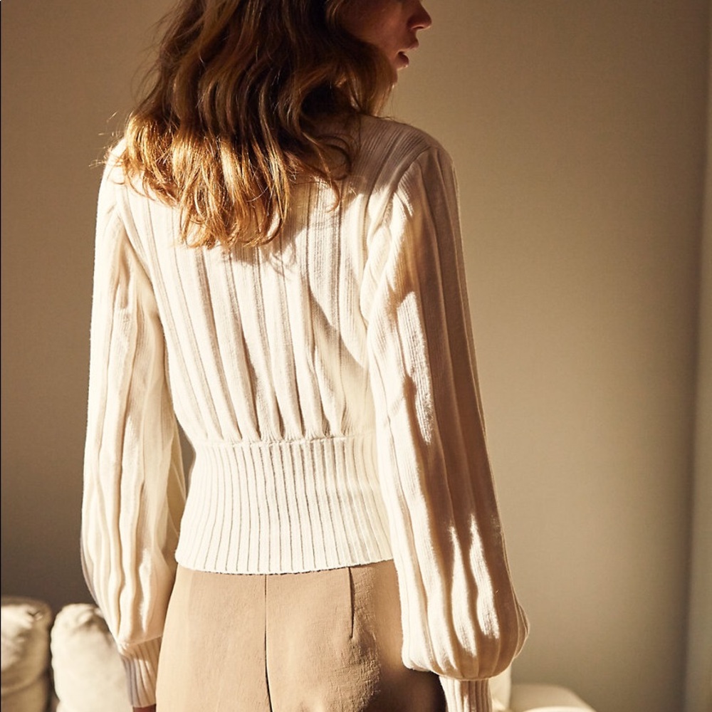 Aritzia x Wilfred Deep Plunge  Cream Ribbed V-Neck Button Cardigan - Picture 3 of 12